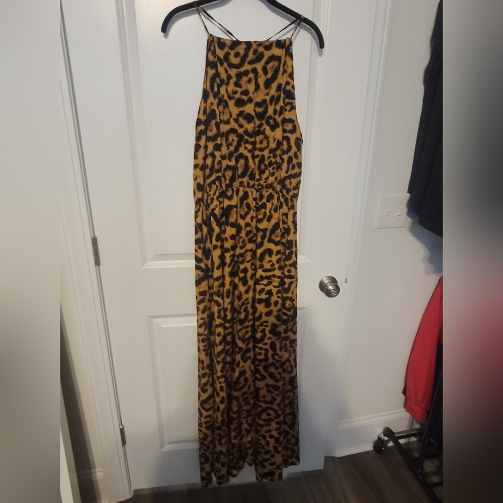 Leopard print maxi dress. New w/ tags. Size 14. I give bundle discounts.